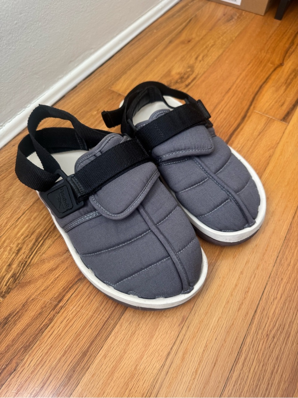 Reebok Beatnik Quilted Padded Sandals Grey Black Size Men’s 7 / Women’s 8.5